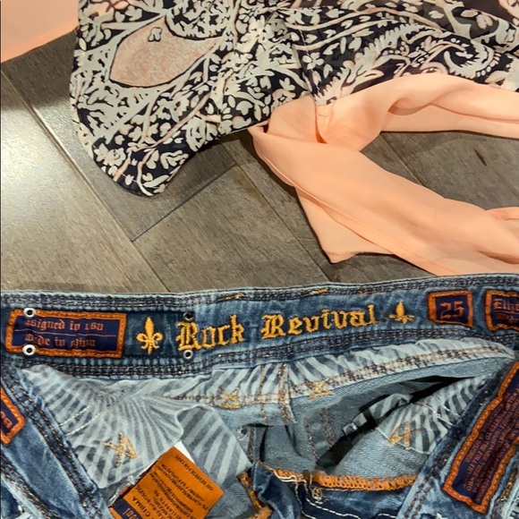 Rock Revival Buckle Jeans - Picture 4 of 4